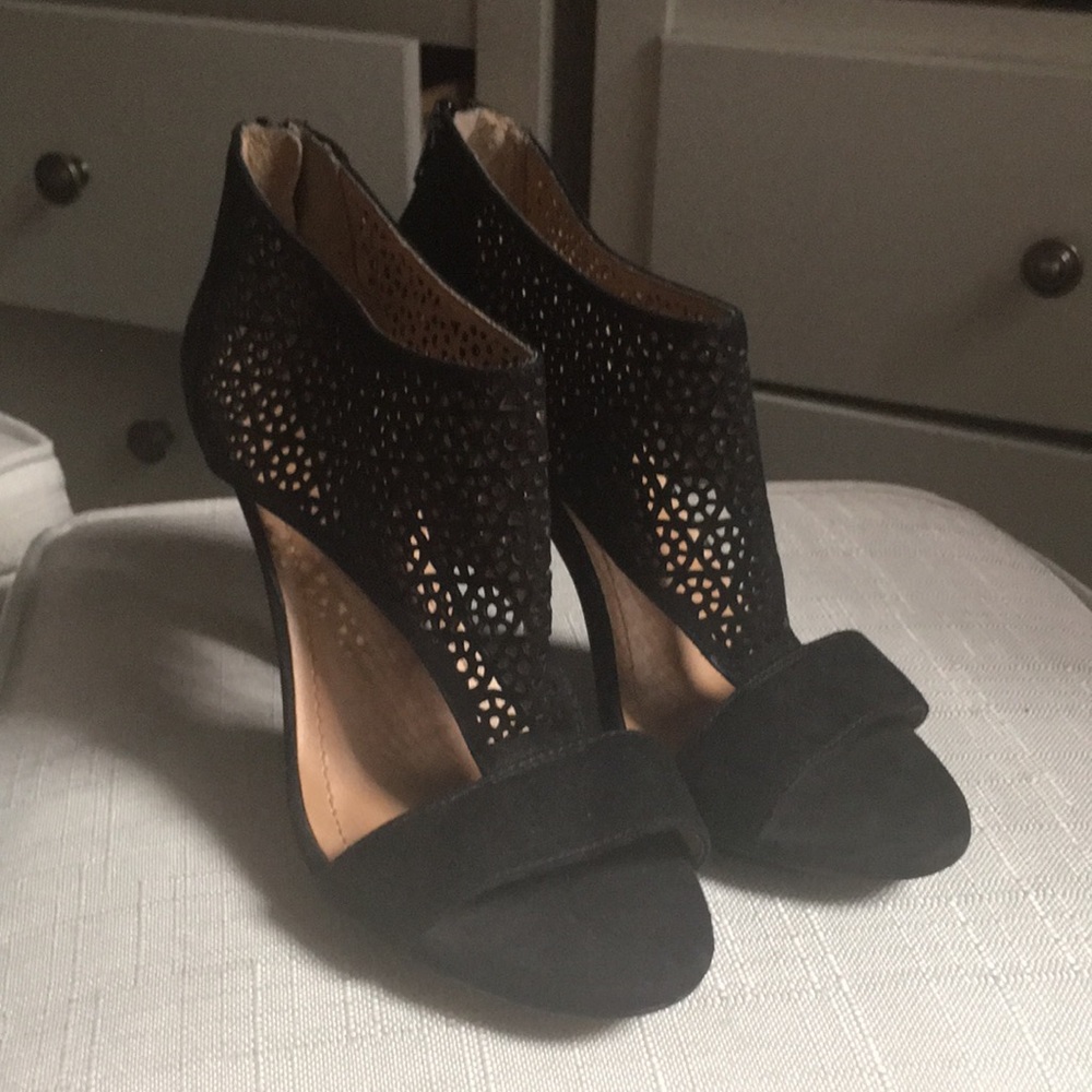 Last Chance! BCBGeneration Heels